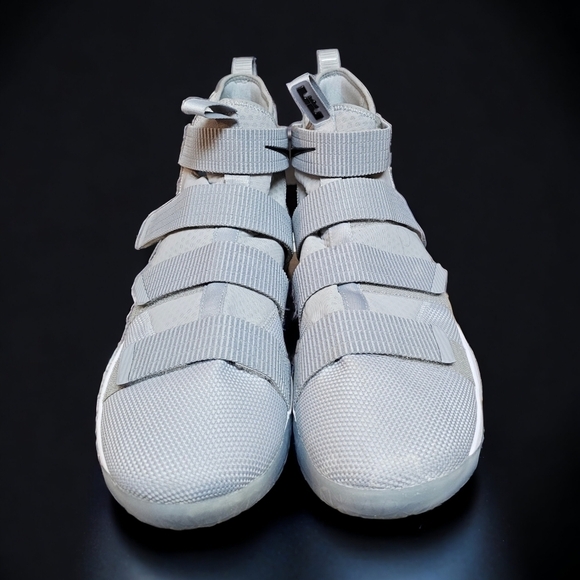 Nike LeBron James Solider Basketball sneakers straps 'Wolf grey' size 18 - Picture 2 of 5